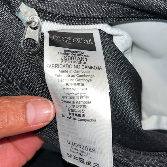 Jansport Black Fanny pack.  Excellent Condition. - Picture 6 of 7